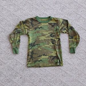 Long-sleeved camo t-shirt